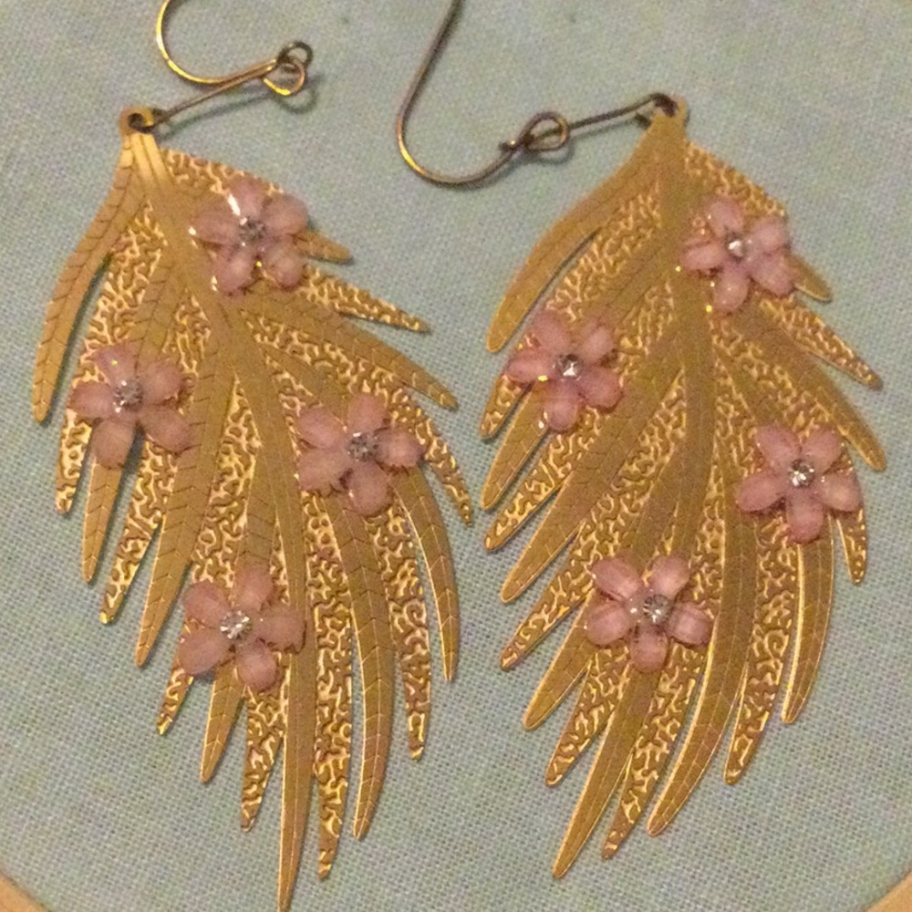 NWOT Floral Foliage Earrings (Pink)